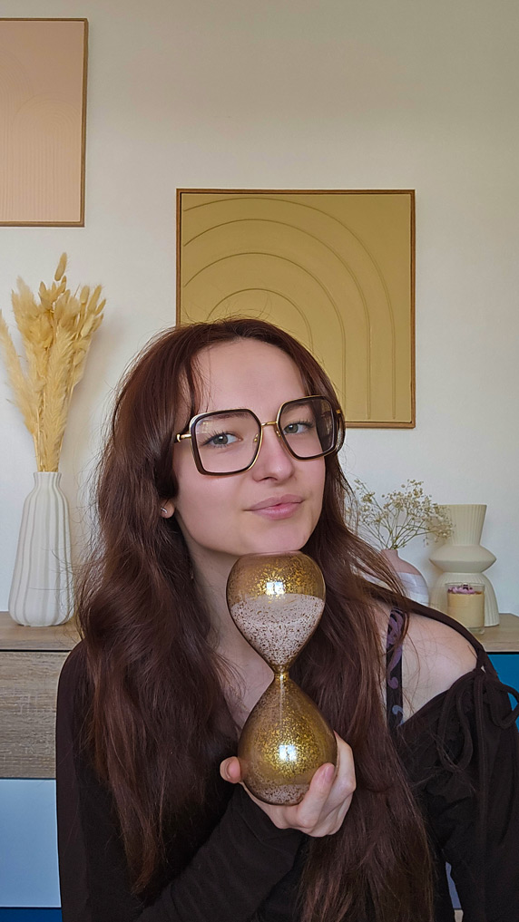 Portrait de Maëlys, graphiste illustratrice à Clermont-Ferrand